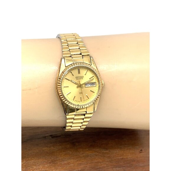 Seiko SQ Women\'s Watch 2A23-0030 Vintage Quartz Gold Dial Day Date Steel 24mm main image 12